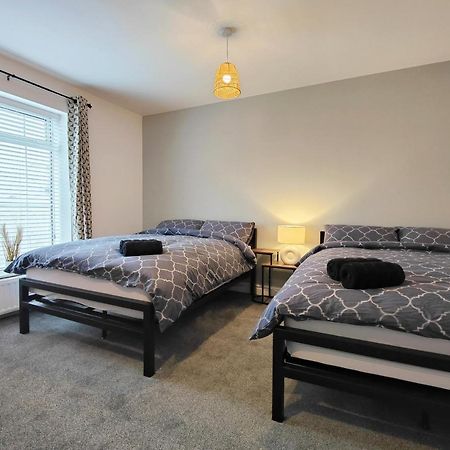 הוילה Stott House - Bright Spacious Townhouse 15 Minutes To Central Manchester With Free Parking מראה חיצוני תמונה