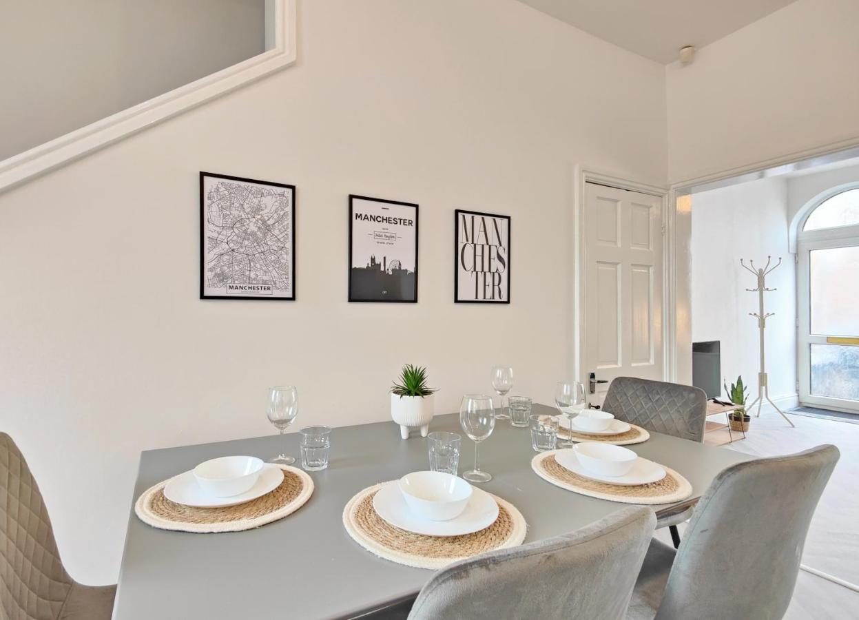 הוילה Stott House - Bright Spacious Townhouse 15 Minutes To Central Manchester With Free Parking מראה חיצוני תמונה
