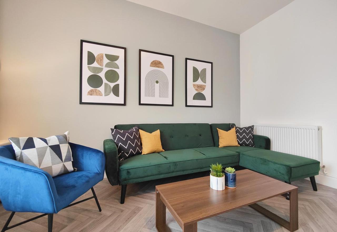 הוילה Stott House - Bright Spacious Townhouse 15 Minutes To Central Manchester With Free Parking מראה חיצוני תמונה