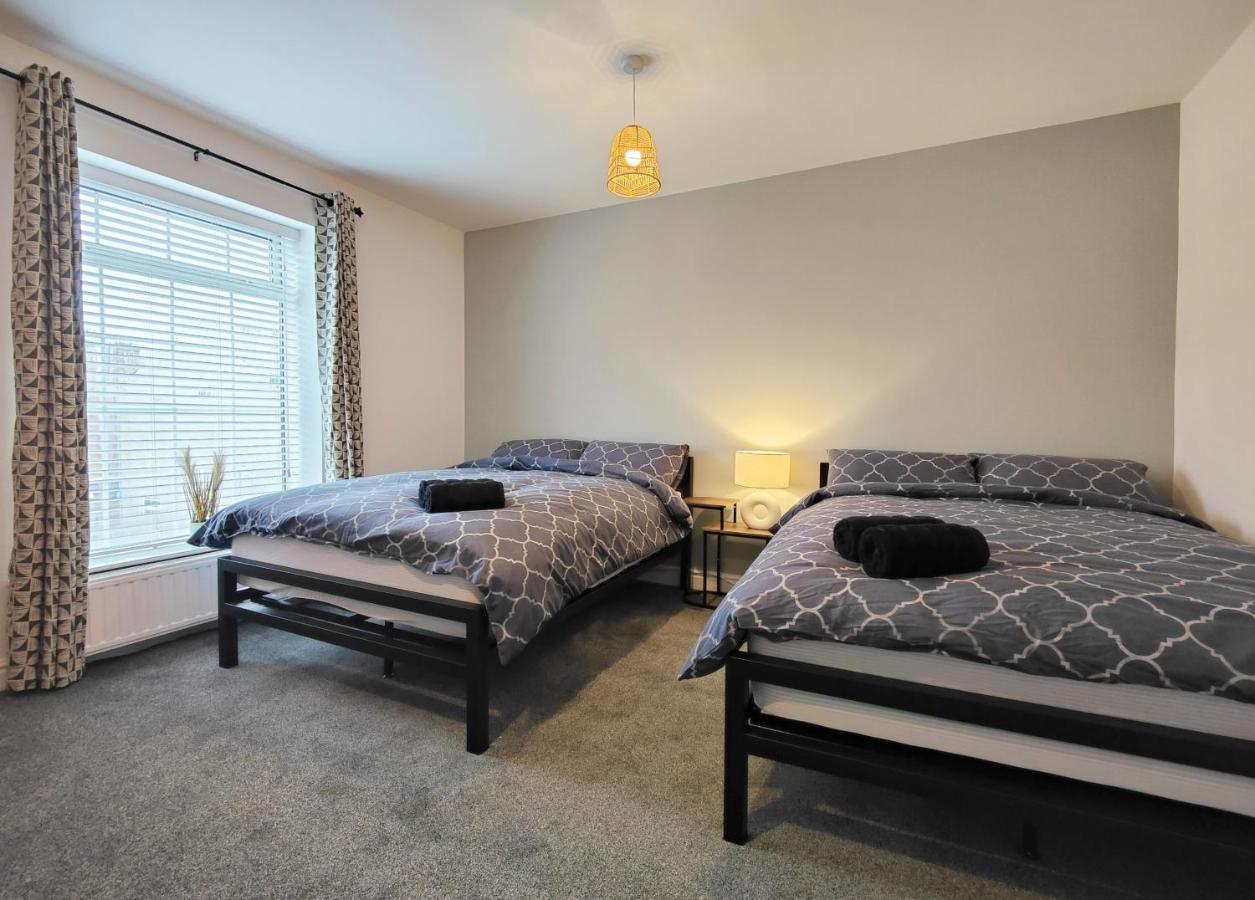 הוילה Stott House - Bright Spacious Townhouse 15 Minutes To Central Manchester With Free Parking מראה חיצוני תמונה