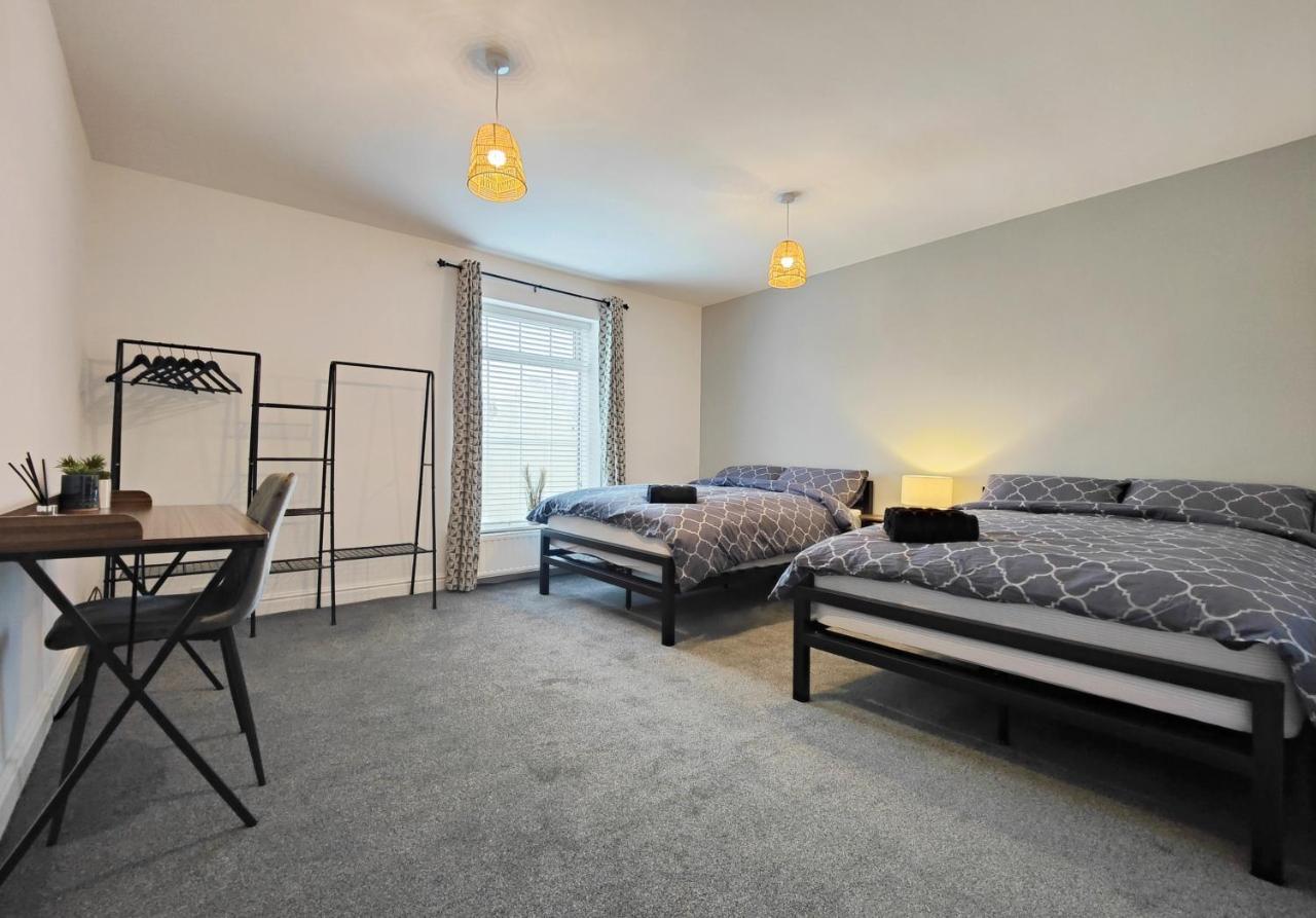 הוילה Stott House - Bright Spacious Townhouse 15 Minutes To Central Manchester With Free Parking מראה חיצוני תמונה
